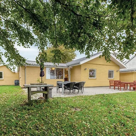 Three-bedroom Holiday In Norre Aaby *
